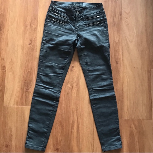 🆕 GUESS Shiny/Leather-Like Jeans - Picture 2 of 8
